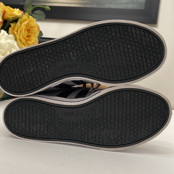 ADIDAS DAILY DOVE GREY 3.0 CASUAL SNEAKERS MENS-BOYS SIZE 6.5. WOMANS SIZE 8 - Picture 13 of 16